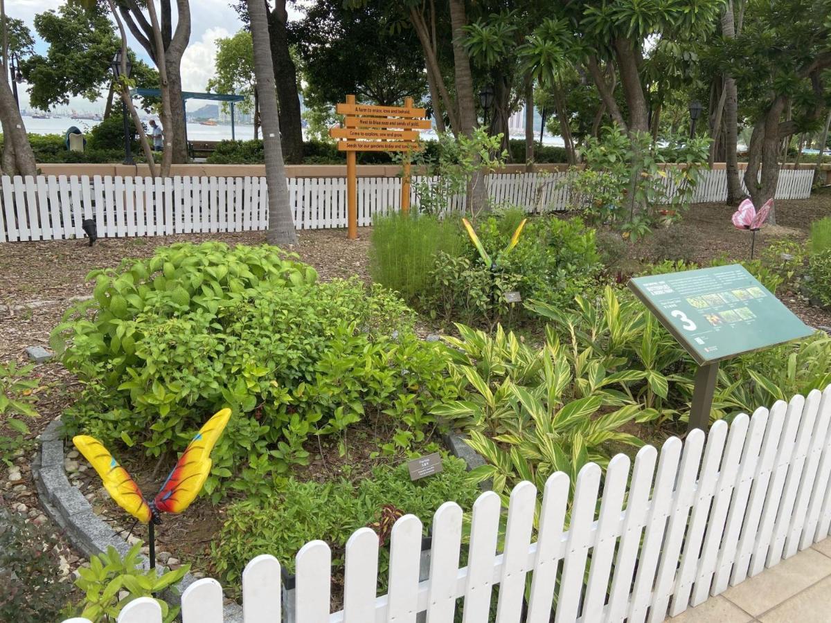 Hong Kong Gold Coast Hotel Exterior foto Butterfly garden at the Children's Museum of Oak Park