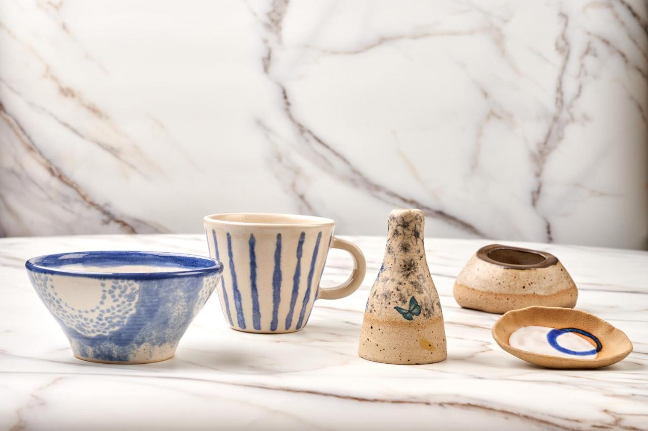 Hong Kong Gold Coast Hotel Exterior foto Ceramic tableware