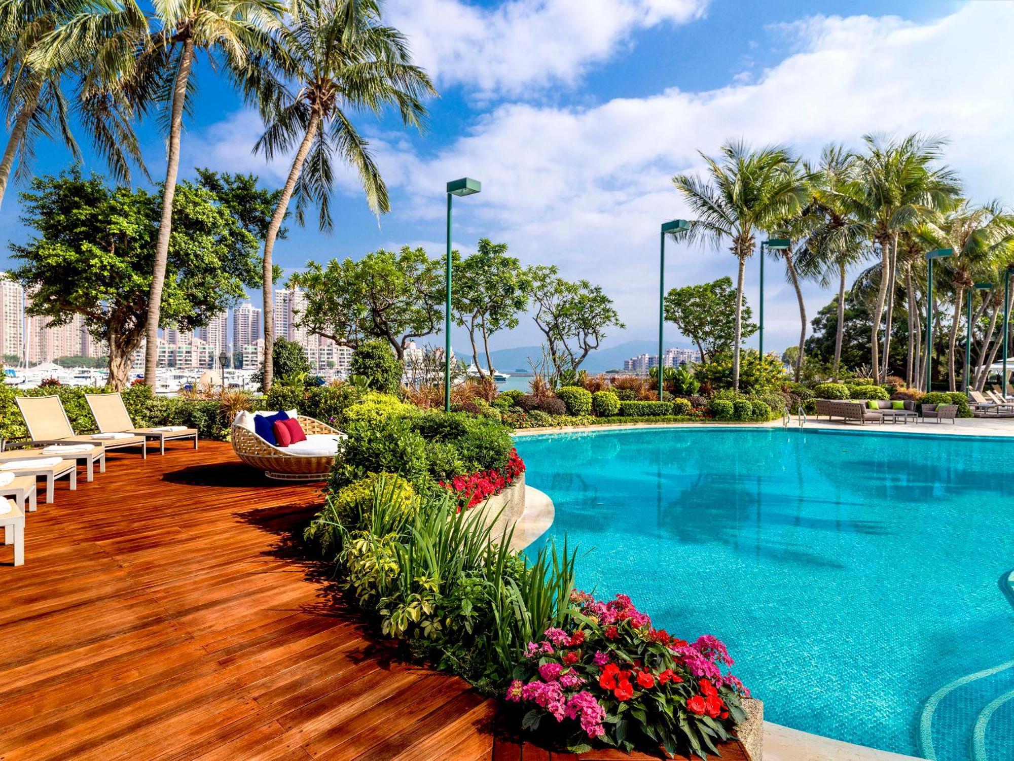 Hong Kong Gold Coast Hotel Exterior foto The pool at the Westin